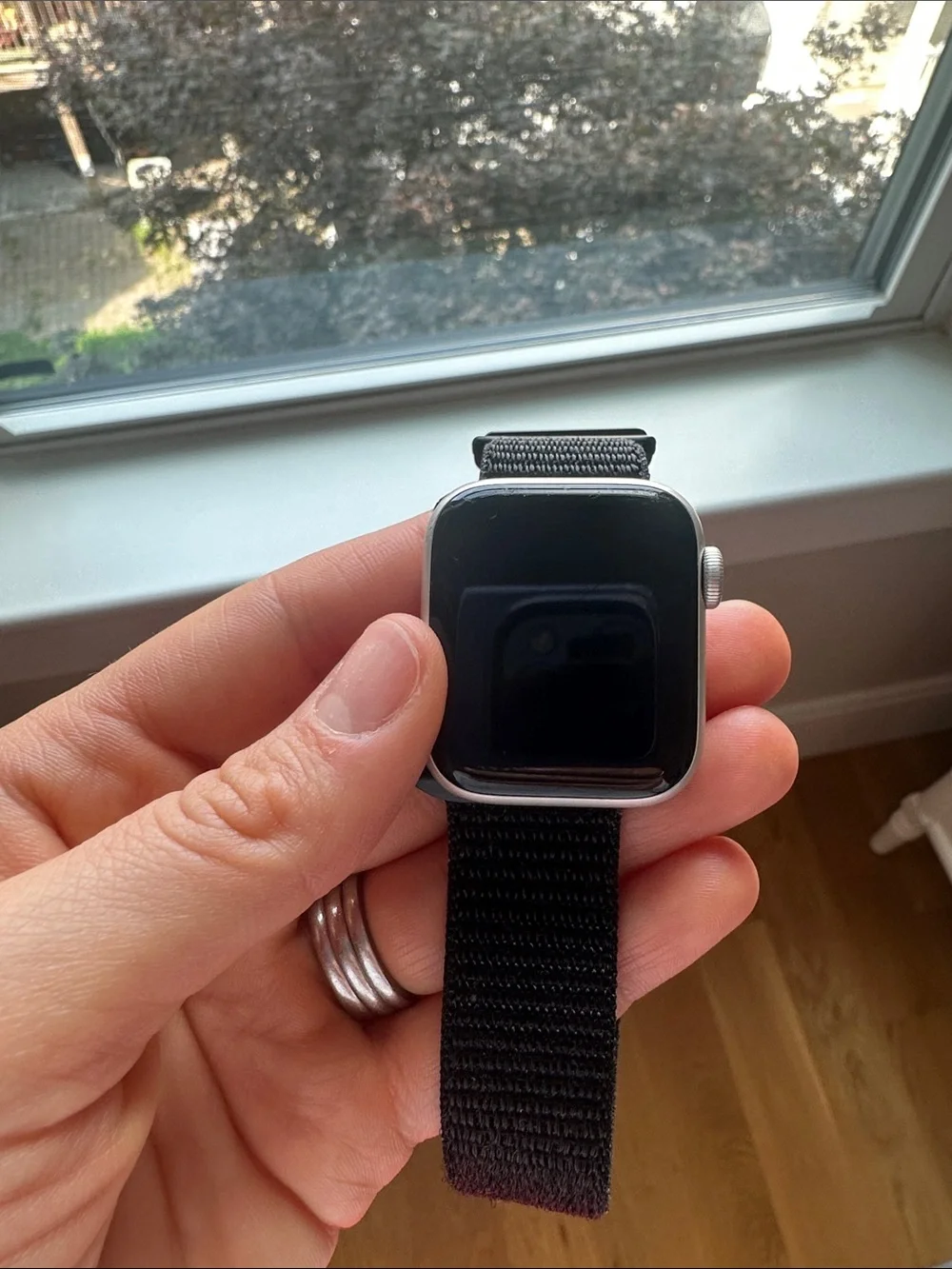 Apple Watch SE 40MM with Black Band - Silver Case